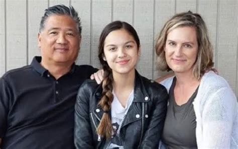 olivia rodrigo parents